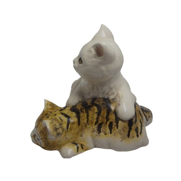 The Townsends Loving Cats Kittens Tiger Hand Painted Ceramic Statue Vintage - Picture 2 of 9